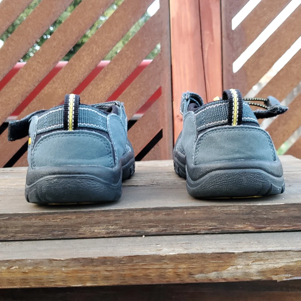 Keen Water Hiking Sandal Shoes. kids size 3. GPWC. Blue. Plenty of life left.